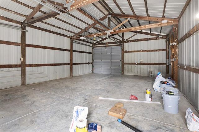 500 S Commercial Avenue, Smithville, MO 64089