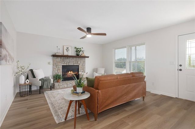 500 S Commercial Avenue, Smithville, MO 64089