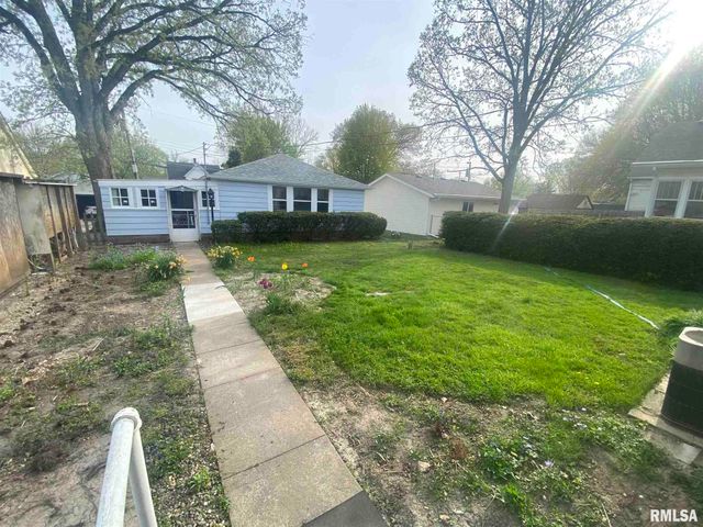 2733 E 18TH Street, Davenport, IA 52803