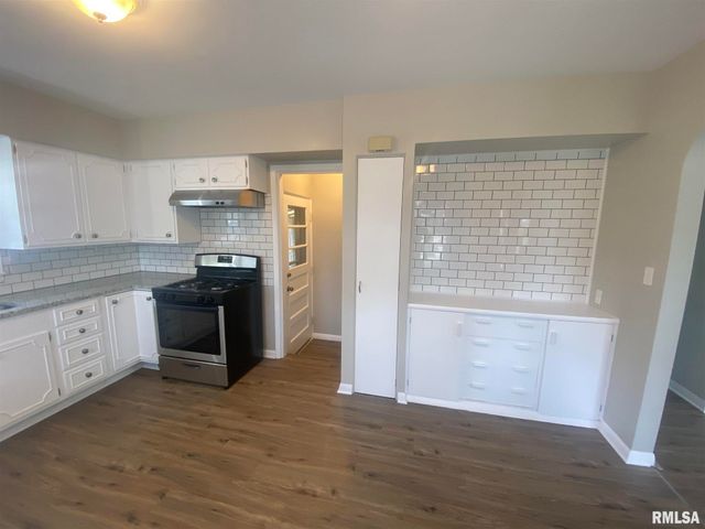 2733 E 18TH Street, Davenport, IA 52803