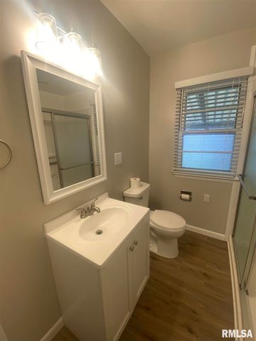 2733 E 18TH Street, Davenport, IA 52803