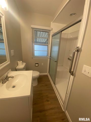 2733 E 18TH Street, Davenport, IA 52803