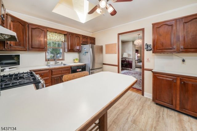 37 Holmes Oval, New Providence Boro, NJ 07974