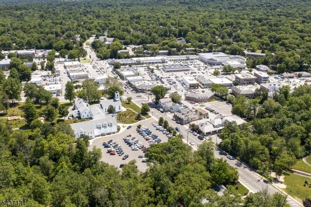 37 Holmes Oval, New Providence Boro, NJ 07974