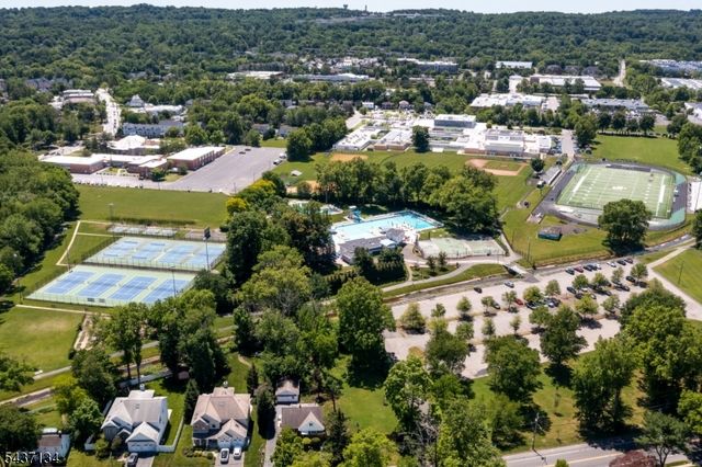 37 Holmes Oval, New Providence Boro, NJ 07974