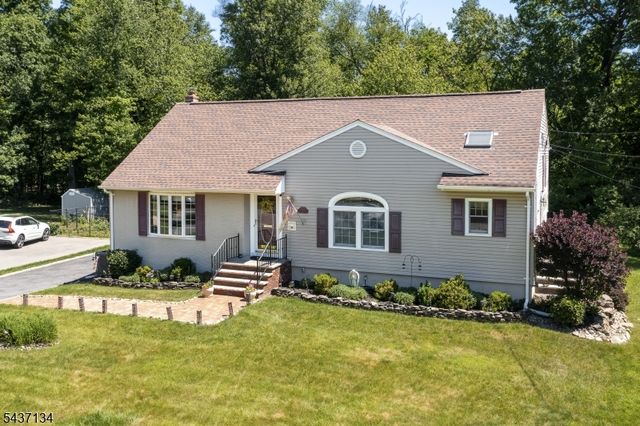 37 Holmes Oval, New Providence Boro, NJ 07974