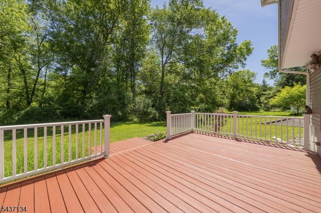 37 Holmes Oval, New Providence Boro, NJ 07974