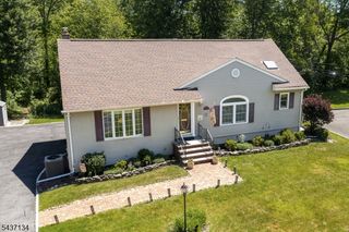 37 Holmes Oval, New Providence Boro, NJ 07974