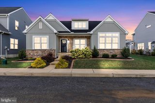 513 CHARLESTON DR, Mechanicsburg, PA 17055