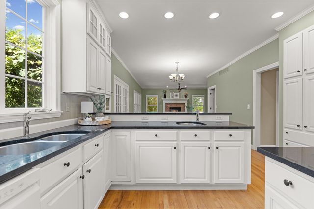 1200 DUNBAR DR, Columbia, MO 65203