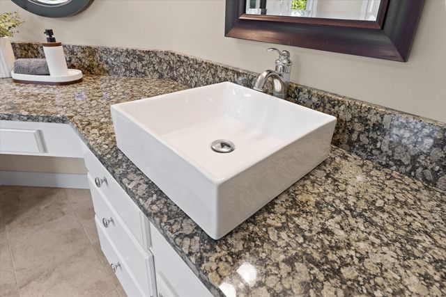 1200 DUNBAR DR, Columbia, MO 65203