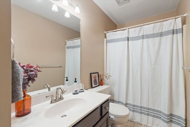 1200 DUNBAR DR, Columbia, MO 65203