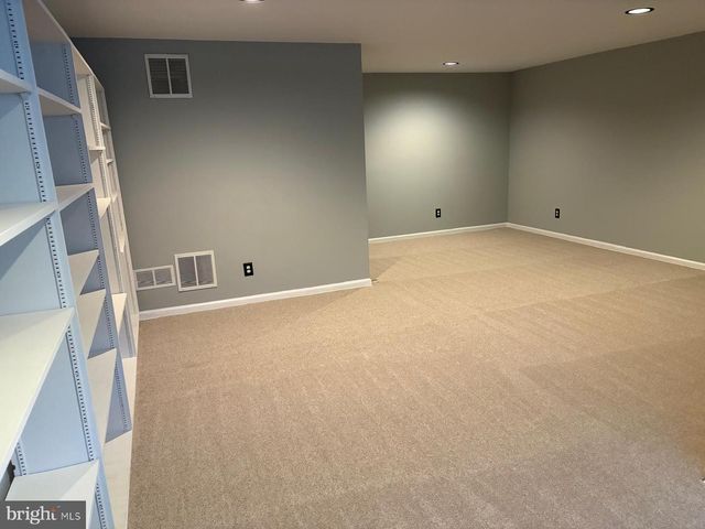 46 LISA DR, Newark, DE 19702