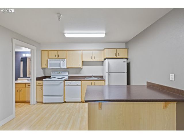 9817 Ne IRVING St 211, Portland, OR 97220