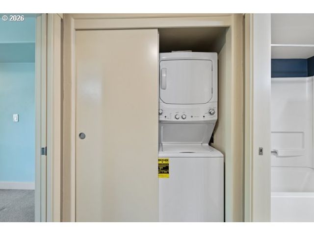 9817 Ne IRVING St 211, Portland, OR 97220