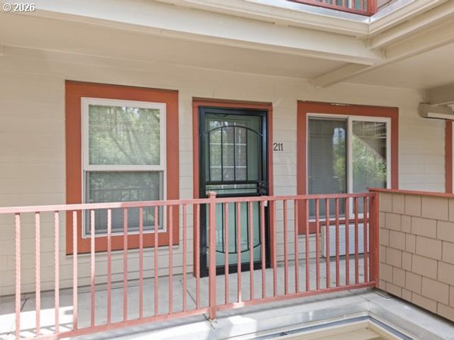 9817 Ne IRVING St 211, Portland, OR 97220