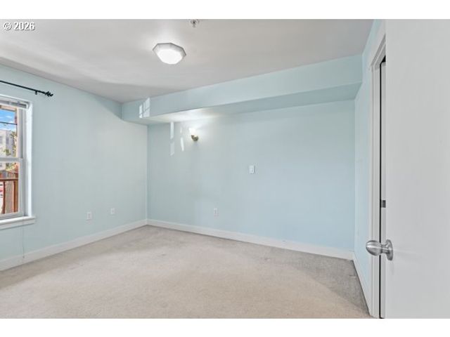 9817 Ne IRVING St 211, Portland, OR 97220