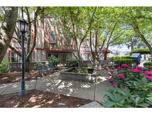 9817 Ne IRVING St 211, Portland, OR 97220
