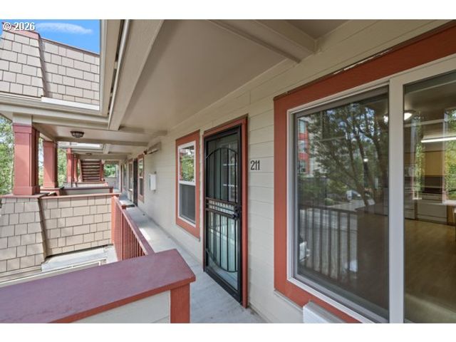9817 Ne IRVING St 211, Portland, OR 97220