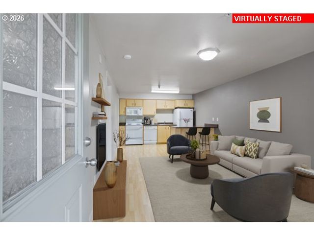 9817 Ne IRVING St 211, Portland, OR 97220