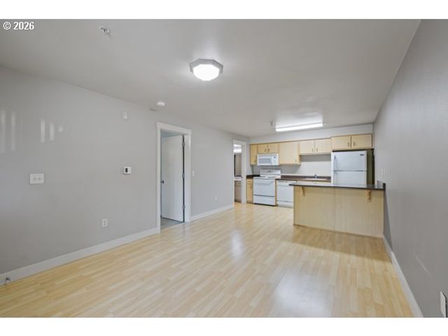 9817 Ne IRVING St 211, Portland, OR 97220