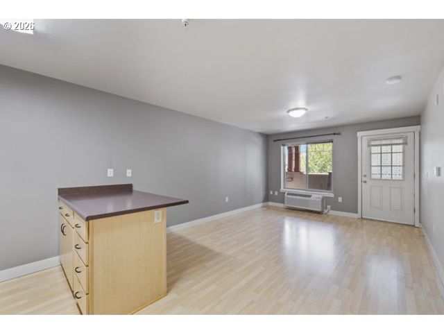 9817 Ne IRVING St 211, Portland, OR 97220