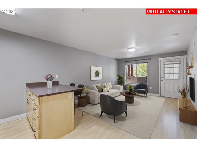 9817 Ne IRVING St 211, Portland, OR 97220