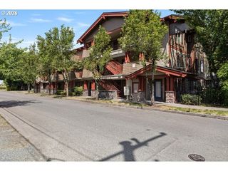 9817 Ne IRVING St 211, Portland, OR 97220