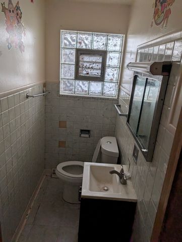 7935 S East End Avenue, Chicago, IL 60617