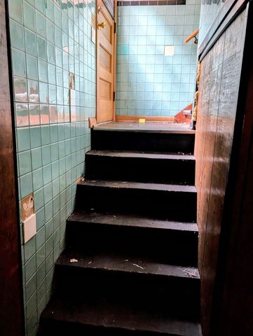 7935 S East End Avenue, Chicago, IL 60617