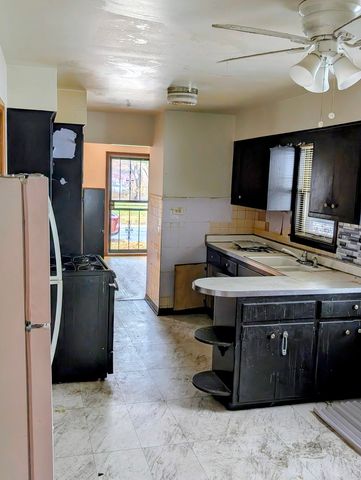 7935 S East End Avenue, Chicago, IL 60617