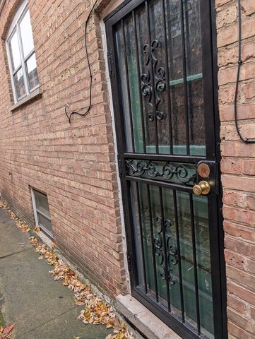 7935 S East End Avenue, Chicago, IL 60617