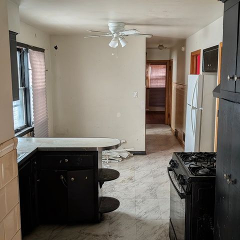 7935 S East End Avenue, Chicago, IL 60617