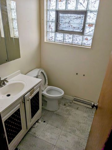 7935 S East End Avenue, Chicago, IL 60617