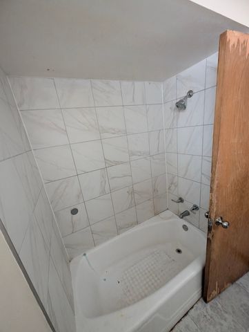 7935 S East End Avenue, Chicago, IL 60617