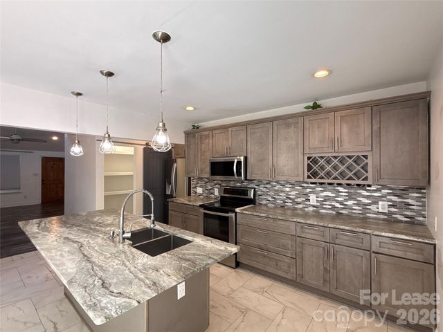 6814 Pence Road, Charlotte, NC 28215