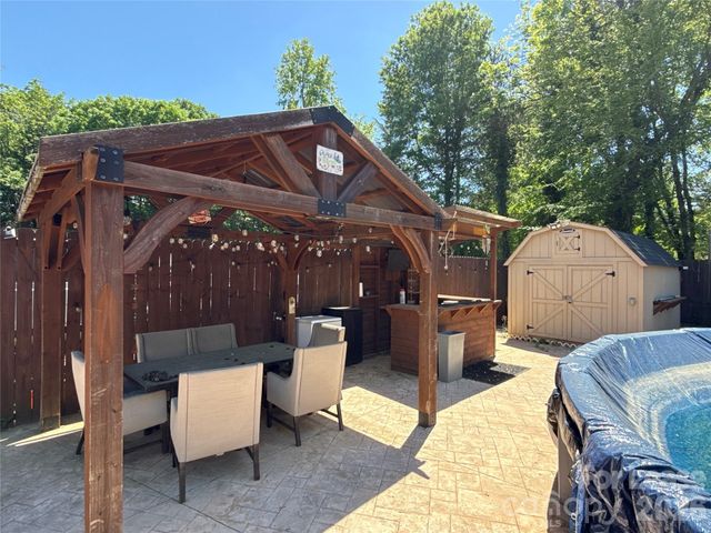 6814 Pence Road, Charlotte, NC 28215