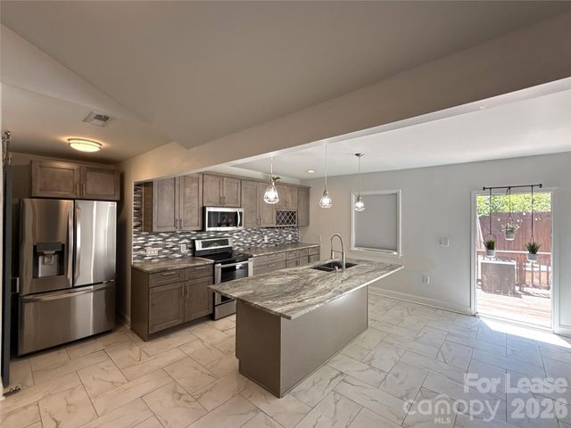 6814 Pence Road, Charlotte, NC 28215