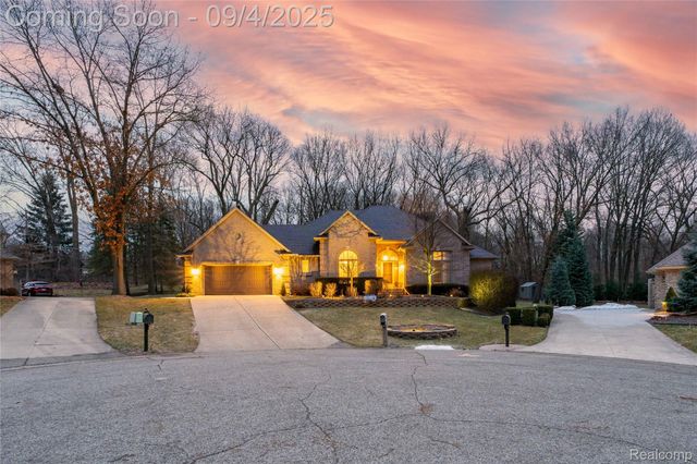 3952 Saint James Court, Shelby Charter Township, MI 48316