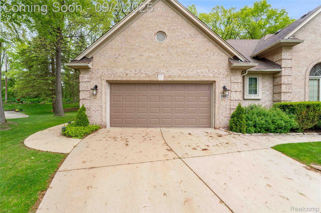 3952 Saint James Court, Shelby Charter Township, MI 48316
