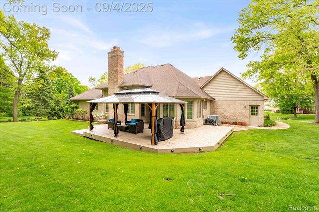 3952 Saint James Court, Shelby Charter Township, MI 48316