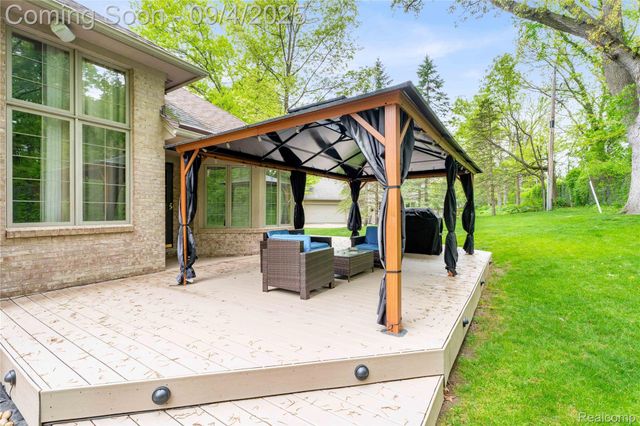 3952 Saint James Court, Shelby Charter Township, MI 48316