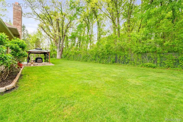 3952 Saint James Court, Shelby Charter Township, MI 48316