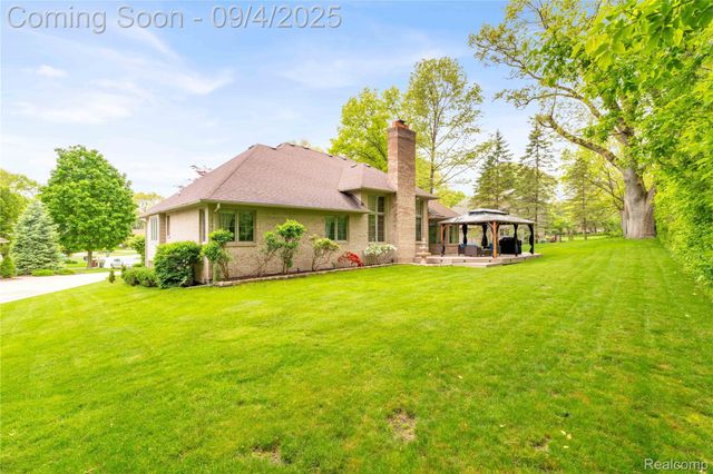 3952 Saint James Court, Shelby Charter Township, MI 48316