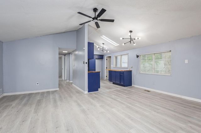 15641 Pickford, Detroit, MI 48235