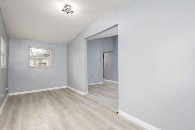 15641 Pickford, Detroit, MI 48235