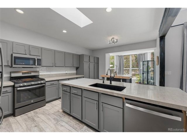 768 Huntington Pl, Highlands Ranch, CO 80126