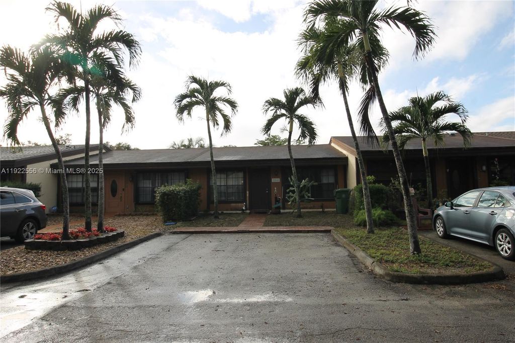 Image 18 of property listing at 2260 Plum Ct, Pembroke Pines, FL 33026