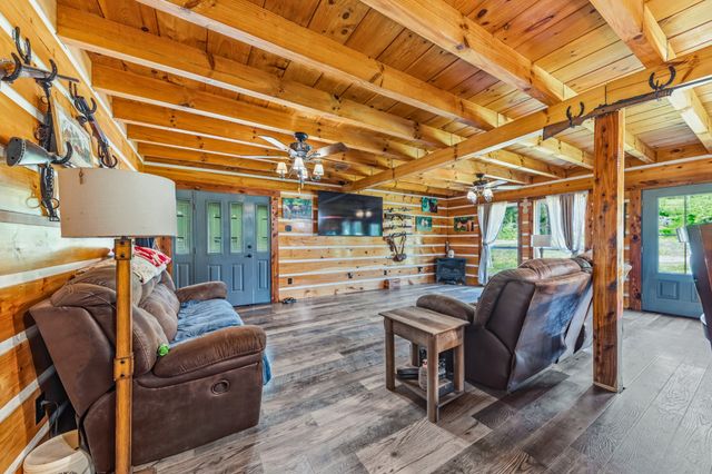 13546 Campbellsville Rd, Lynnville, TN 38472