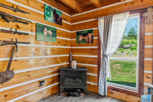 13546 Campbellsville Rd, Lynnville, TN 38472